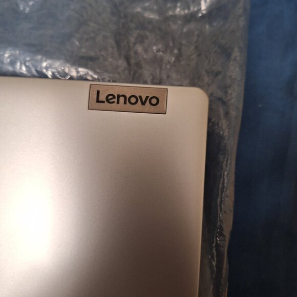 LENOVO 14",05 LAB TOP - Picture 2 of 5